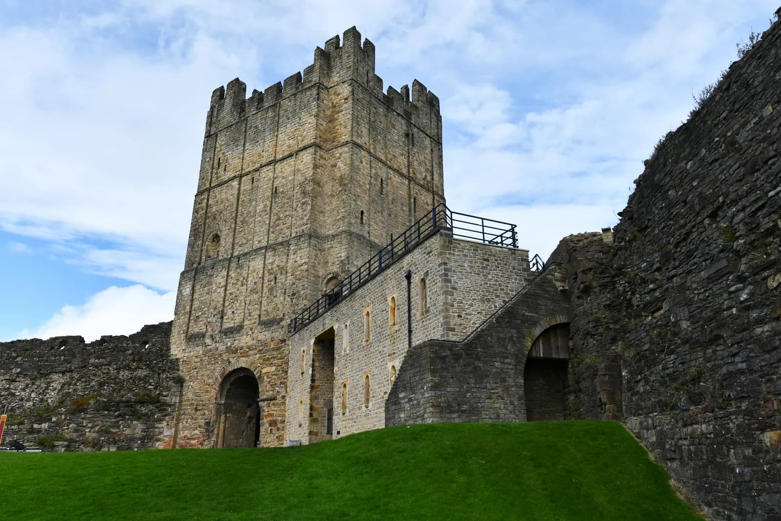 The Richmond Sixteen: Conscientious Objectors Imprisoned in a Norman Castle
